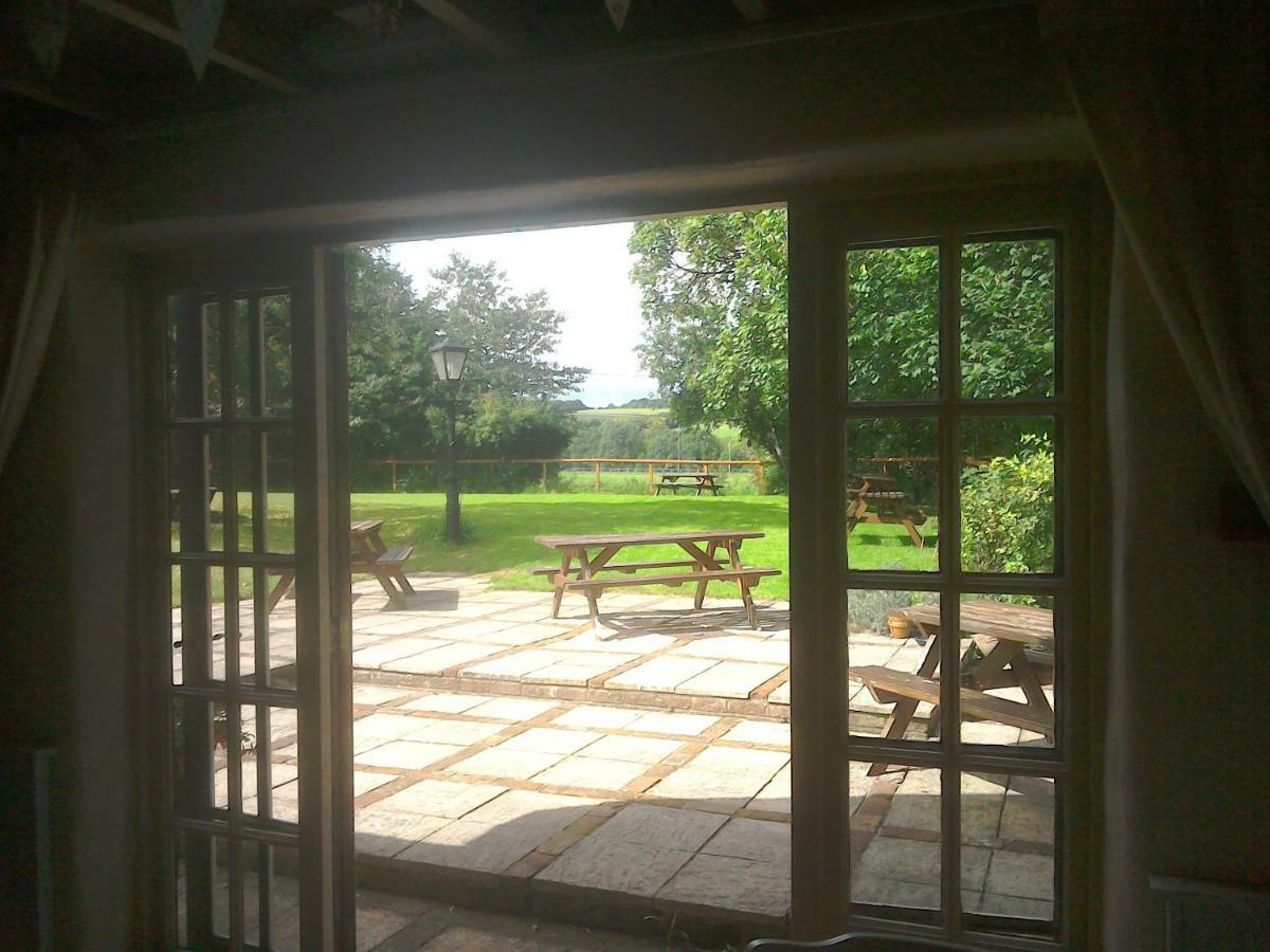 The Crown Inn Alvediston Eksteriør billede