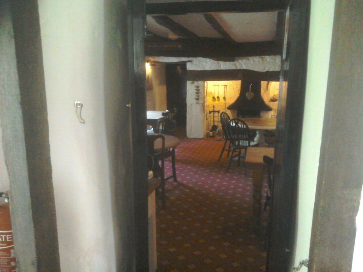 The Crown Inn Alvediston Eksteriør billede